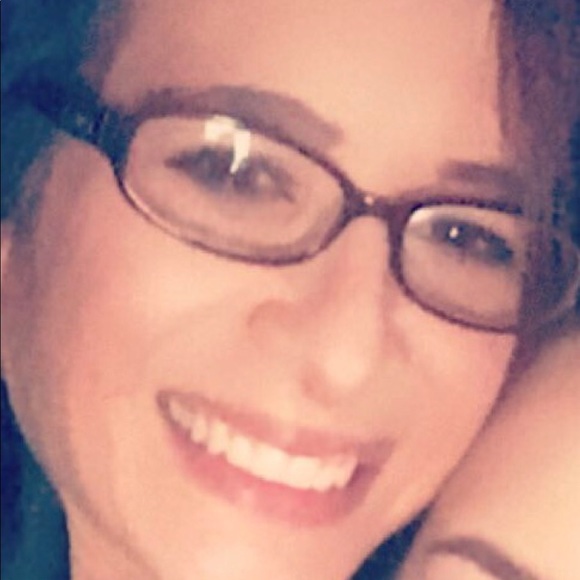 Meet your Posher, Megan - Picture 2 of 6